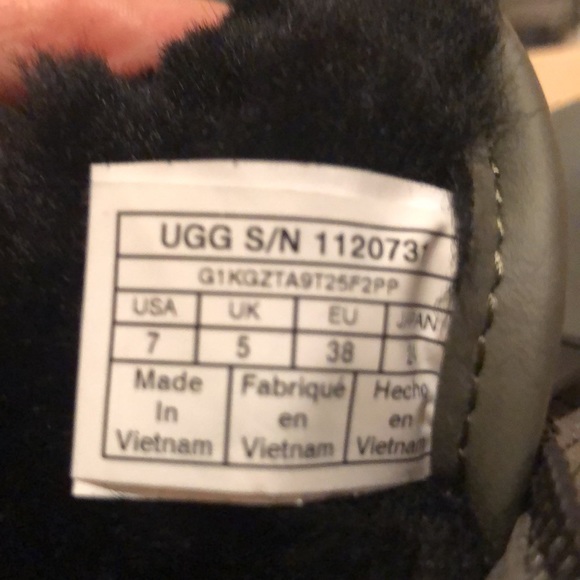 UGG Neumel Platform Zip Boots - Picture 9 of 9